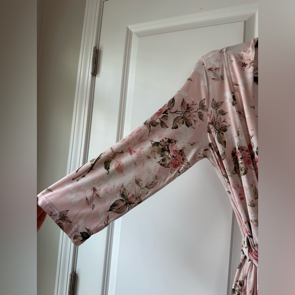 Posh Peanut Vintage Pink Rose Robe (Size S/M) - Picture 5 of 9